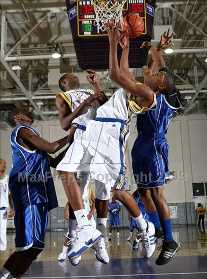 Thumbnail 1 in Jordan vs. Crenshaw (Lynwood Christmas Challenge) photogallery.
