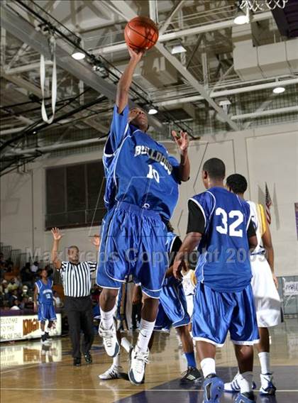 Thumbnail 3 in Jordan vs. Crenshaw (Lynwood Christmas Challenge) photogallery.