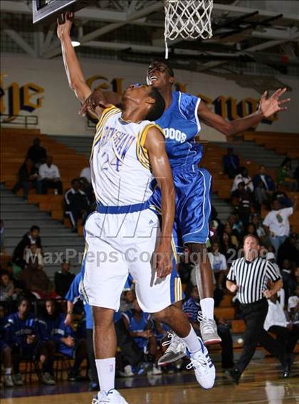 Thumbnail 1 in Jordan vs. Crenshaw (Lynwood Christmas Challenge) photogallery.