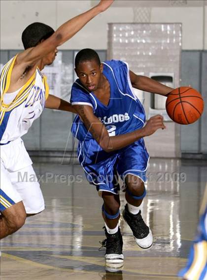 Thumbnail 2 in Jordan vs. Crenshaw (Lynwood Christmas Challenge) photogallery.