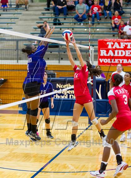 Thumbnail 2 in Taft @ Warren photogallery.