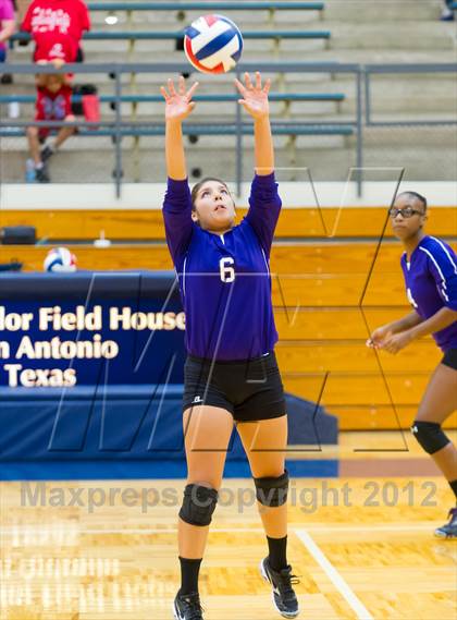 Thumbnail 2 in Taft @ Warren photogallery.