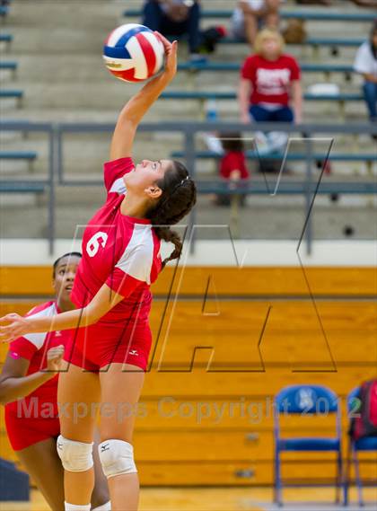 Thumbnail 2 in Taft @ Warren photogallery.