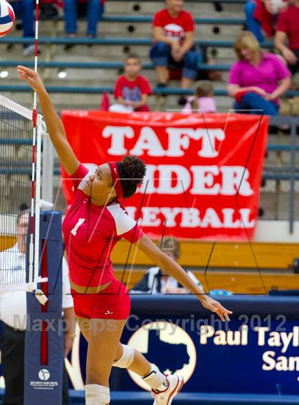 Thumbnail 3 in Taft @ Warren photogallery.