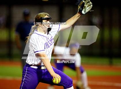 Thumbnail 1 in Paschal [R. L.] vs Timber Creek (UIL 6A Bi-District Playoff) photogallery.