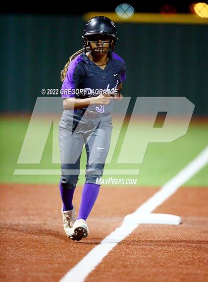 Thumbnail 2 in Paschal [R. L.] vs Timber Creek (UIL 6A Bi-District Playoff) photogallery.