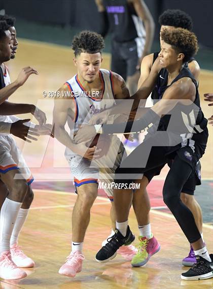 Thumbnail 1 in Garfield vs. Rainier Beach (WIAA 3A Final)  photogallery.