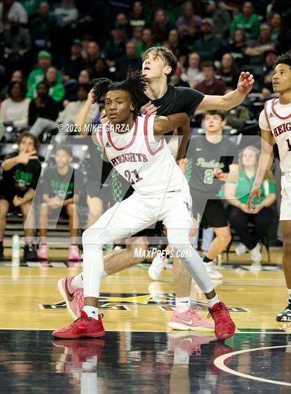 Thumbnail 1 in Heights vs. Derby (KSHSAA 6A Semifinal) photogallery.
