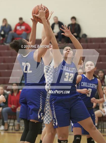 Thumbnail 1 in Hilliard Darby vs. Chillicothe (Bishop Watterson Christmas Classic) photogallery.