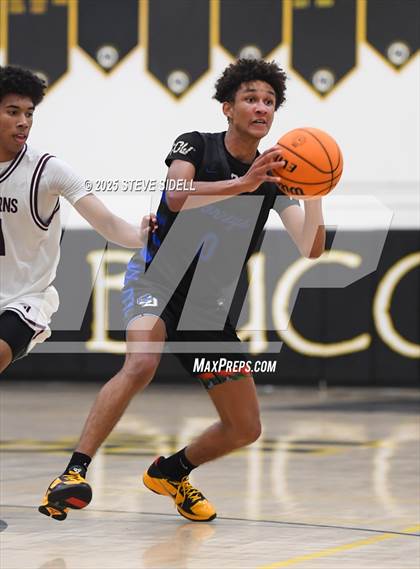 Thumbnail 2 in Rancho Buena Vista vs. La Jolla Country Day photogallery.