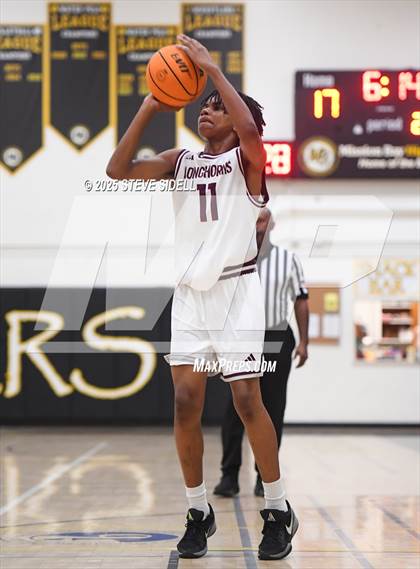 Thumbnail 2 in Rancho Buena Vista vs. La Jolla Country Day photogallery.