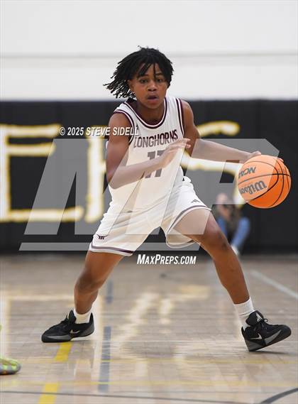 Thumbnail 3 in Rancho Buena Vista vs. La Jolla Country Day photogallery.