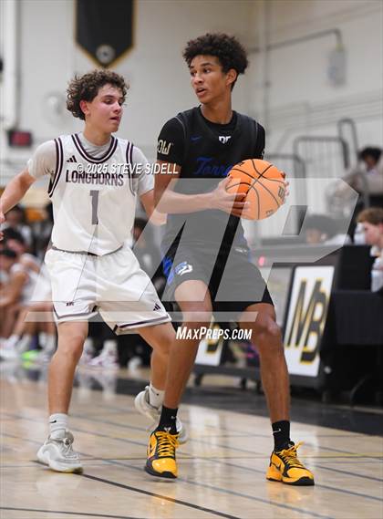 Thumbnail 3 in Rancho Buena Vista vs. La Jolla Country Day photogallery.