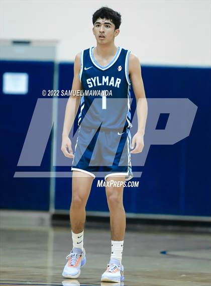 Thumbnail 1 in Chaminade vs Sylmar (7th Annual West Valley Tip-off Classic) photogallery.