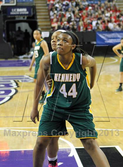 Thumbnail 1 in St. Mary's vs Kennedy (CIF SJS D1 Final) photogallery.