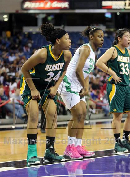 Thumbnail 3 in St. Mary's vs Kennedy (CIF SJS D1 Final) photogallery.