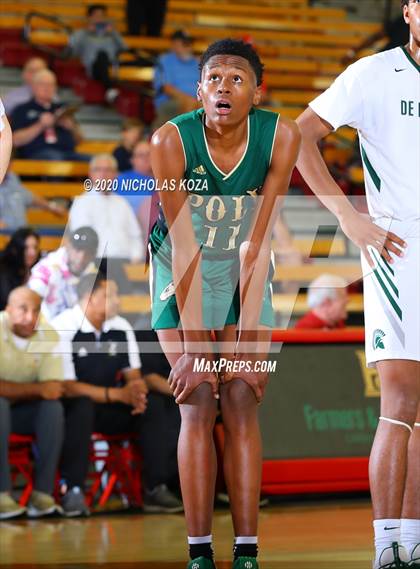 Thumbnail 1 in De La Salle vs. Long Beach Poly (Nike Extravaganza) photogallery.