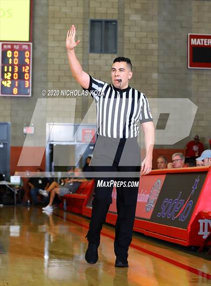 Thumbnail 2 in De La Salle vs. Long Beach Poly (Nike Extravaganza) photogallery.