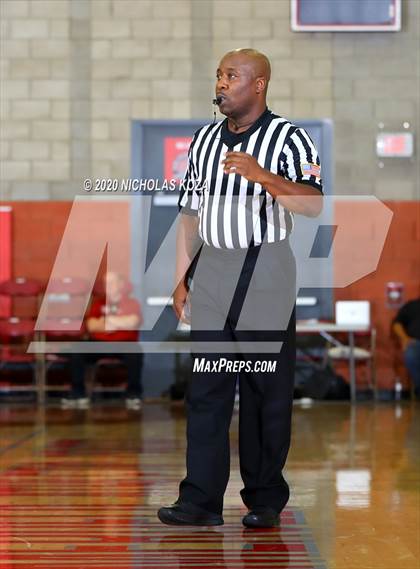 Thumbnail 1 in De La Salle vs. Long Beach Poly (Nike Extravaganza) photogallery.