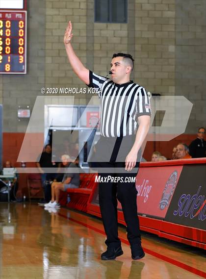 Thumbnail 1 in De La Salle vs. Long Beach Poly (Nike Extravaganza) photogallery.
