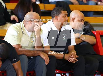 Thumbnail 3 in De La Salle vs. Long Beach Poly (Nike Extravaganza) photogallery.