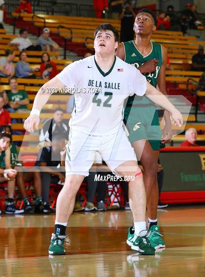 Thumbnail 2 in De La Salle vs. Long Beach Poly (Nike Extravaganza) photogallery.