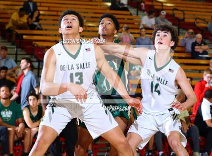 Thumbnail 3 in De La Salle vs. Long Beach Poly (Nike Extravaganza) photogallery.