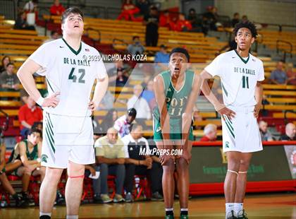 Thumbnail 3 in De La Salle vs. Long Beach Poly (Nike Extravaganza) photogallery.