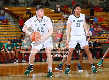 Thumbnail 3 in De La Salle vs. Long Beach Poly (Nike Extravaganza) photogallery.
