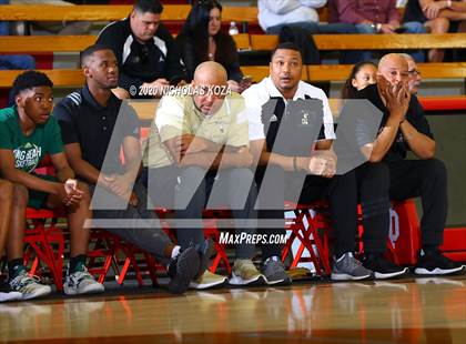Thumbnail 3 in De La Salle vs. Long Beach Poly (Nike Extravaganza) photogallery.