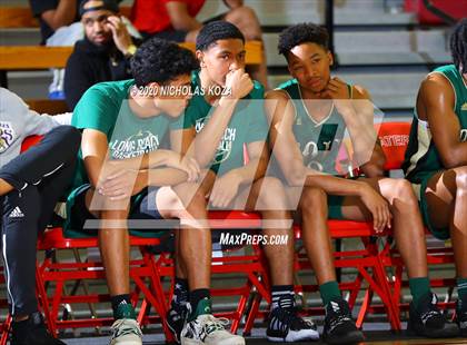 Thumbnail 2 in De La Salle vs. Long Beach Poly (Nike Extravaganza) photogallery.