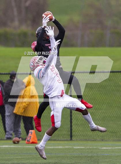 Thumbnail 2 in Bellport vs Half Hollow Hills East (Conference III Semi Finals) photogallery.