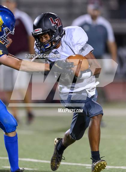 Thumbnail 3 in Lutheran vs The Christian School at Castle Hills photogallery.
