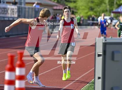 Thumbnail 2 in IHSAA Region 5 (3200 Meter Relay) photogallery.