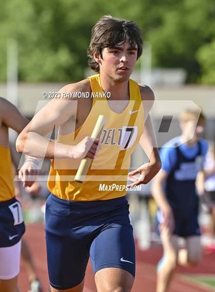 Thumbnail 1 in IHSAA Region 5 (3200 Meter Relay) photogallery.
