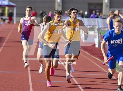 Thumbnail 1 in IHSAA Region 5 (3200 Meter Relay) photogallery.