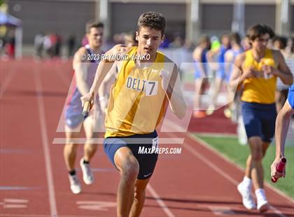 Thumbnail 2 in IHSAA Region 5 (3200 Meter Relay) photogallery.