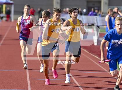Thumbnail 2 in IHSAA Region 5 (3200 Meter Relay) photogallery.