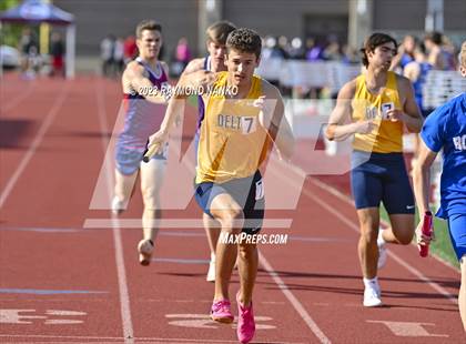 Thumbnail 1 in IHSAA Region 5 (3200 Meter Relay) photogallery.