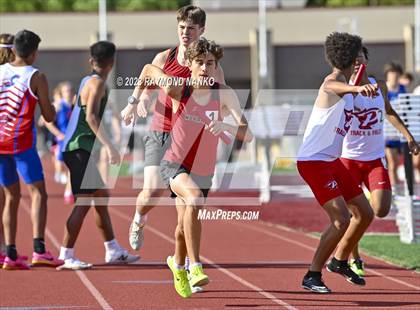 Thumbnail 2 in IHSAA Region 5 (3200 Meter Relay) photogallery.