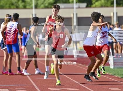 Thumbnail 3 in IHSAA Region 5 (3200 Meter Relay) photogallery.