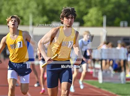 Thumbnail 2 in IHSAA Region 5 (3200 Meter Relay) photogallery.