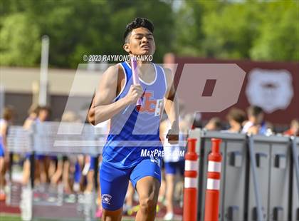 Thumbnail 1 in IHSAA Region 5 (3200 Meter Relay) photogallery.