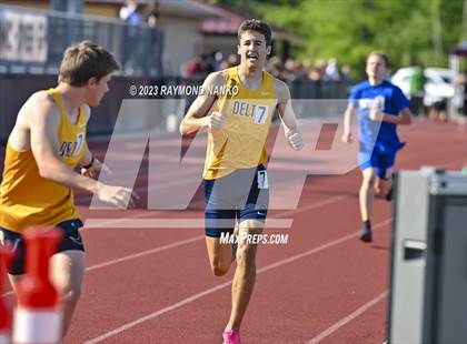 Thumbnail 2 in IHSAA Region 5 (3200 Meter Relay) photogallery.