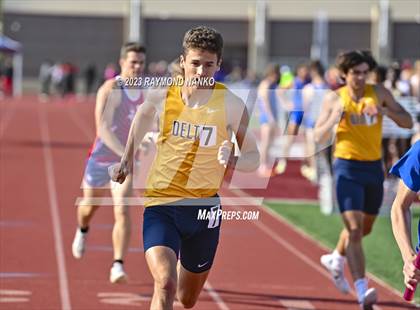 Thumbnail 3 in IHSAA Region 5 (3200 Meter Relay) photogallery.