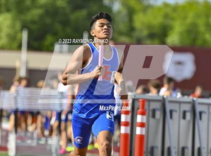 Thumbnail 2 in IHSAA Region 5 (3200 Meter Relay) photogallery.