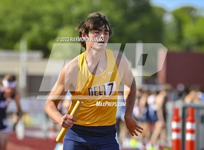 Thumbnail 2 in IHSAA Region 5 (3200 Meter Relay) photogallery.