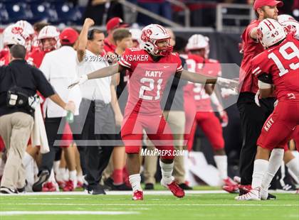 Thumbnail 2 in Katy vs North Shore Region (UIL 6A Regional Playoff) photogallery.