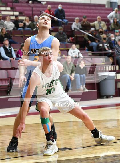 Thumbnail 2 in Oktaha vs Gore (OSSAA 2A Regional Playoff) photogallery.