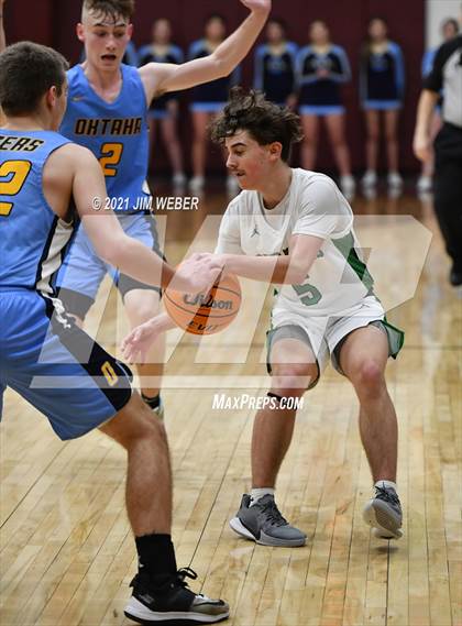 Thumbnail 2 in Oktaha vs Gore (OSSAA 2A Regional Playoff) photogallery.